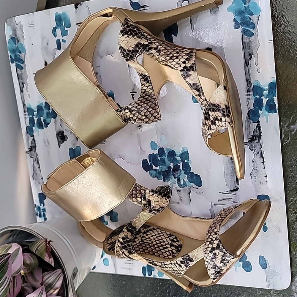 GUESS Print Open Toe Heels
